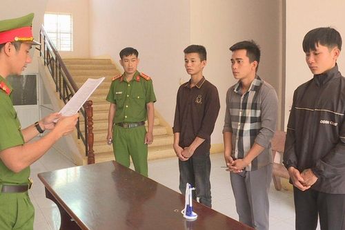 Khởi tố, bắt 3 đối tượng mang dao đến quán bi-a giải quyết mâu thuẫn