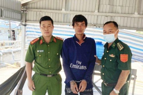Bạc Liêu: Bắt đối tượng truy nã trốn trên tàu đánh cá