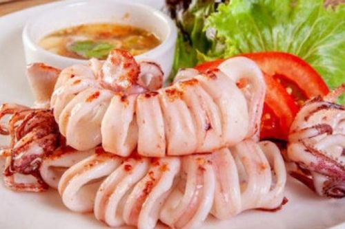 Bỏ thứ gia vị rẻ bèo này vào hấp mực: Chắc thịt, thơm ngon ngọt thịt ai cũng mê tít