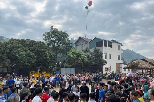 Hơn 20 nghìn lượt du khách tham dự ngày hội văn hóa dân gian 'Sắc vàng bên dòng Nặm Luông'