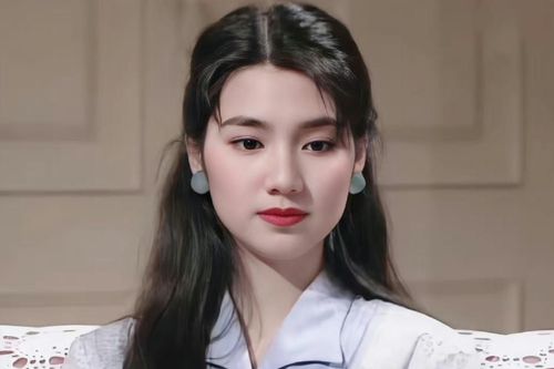 Hồng Hân ly hôn không chỉ vì chồng ngoại tình với trợ lý