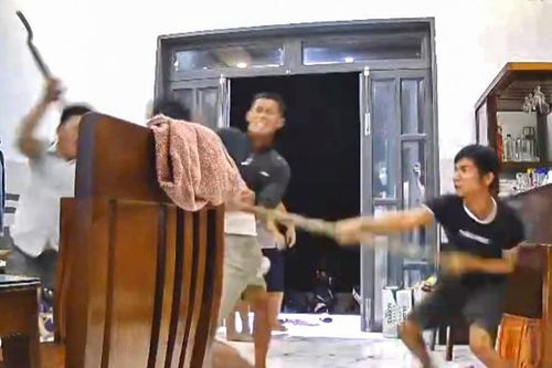 Mâu thuẫn lúc ăn nhậu rồi chém nhau