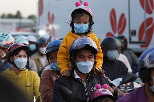 Người dân vất vả trở lại TP Hồ Chí Minh sau kì nghỉ lễ dài ngày