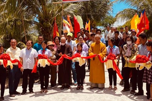 Sóc Trăng: Khánh thành cầu bê-tông An Lạc Phúc Quý và trao quà đến bà con địa phương