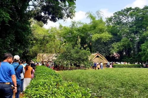 Nghệ An: Hàng vạn du khách về thăm quê Bác dịp nghỉ lễ 30/4-1/5