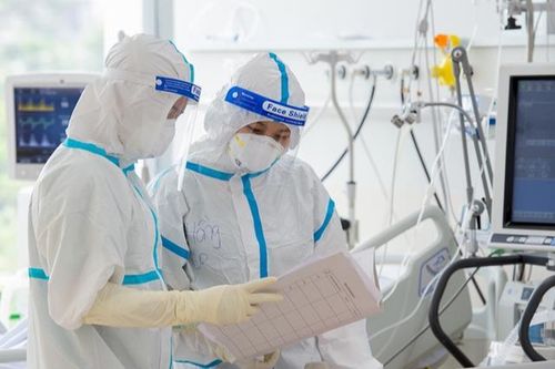 17 người tử vong, gần 2500 F0 phải nhập viện điều trị COVID-19