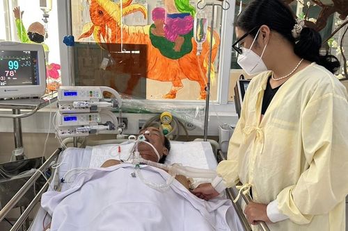 Nam sinh mồ côi mẹ xin cứu cha bị sốc nhiễm trùng nguy kịch