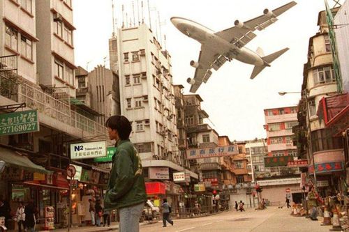 Huyền thoại sân bay nguy hiểm nhất thế giới một thời ở Hong Kong, Trung Quốc