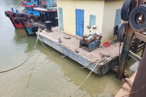 Nhậu trên sà lan, một tài công rơi xuống sông mất tích