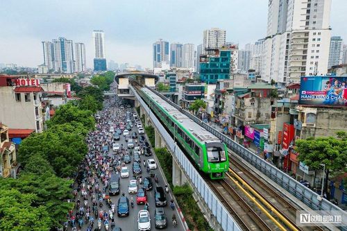 Giao thông Hà Nội đông đúc trở lại sau kỳ nghỉ lễ