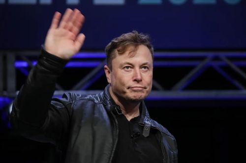 Elon Musk đe dọa thu hồi tài khoản Twitter của Đài Phát thanh Hoa Kỳ