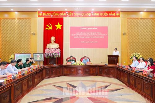 Lãnh đạo tỉnh tiếp và làm việc với đoàn công tác Học viện Quốc phòng, lớp bồi dưỡng kiến thức Quốc phòng và an ninh khóa 90