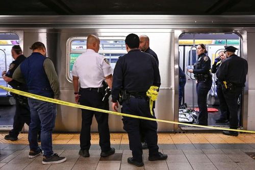 Dân New York giận dữ sục sôi vì người đàn ông da đen bị kẹp cổ chết