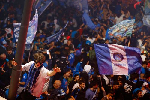 Bạo loạn chết người sau chức vô địch của Napoli