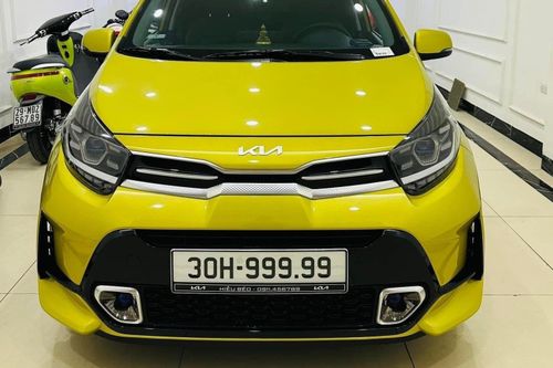 Xe Kia Morning biển số 999.99 được bán lại với giá hơn 2 tỷ đồng