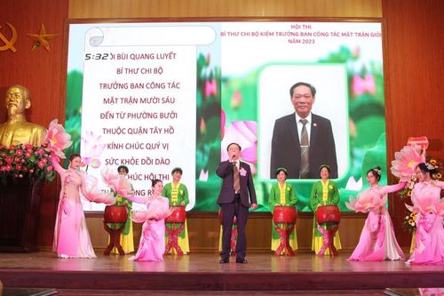 Chung khảo Hội thi Bí thư kiêm Trưởng ban Công tác Mặt trận giỏi Tây Hồ