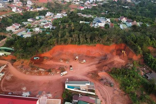 Nhà thầu khai thác trái phép 50.000 khối đất để thi công công trình