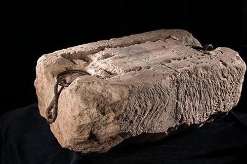 Bất ngờ các biểu tượng dị thường trong 'Hòn đá định mệnh' 800 tuổi
