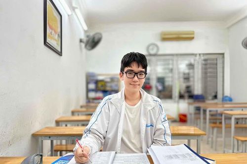 Nam sinh trường chuyên Hà Nội chia sẻ kinh nghiệm tự học tại nhà đạt IELTS 7.5