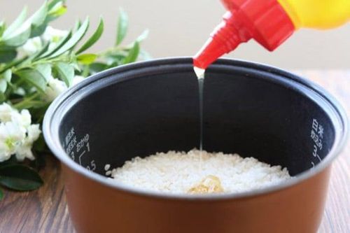 Vắt vài giọt nước chanh vào nồi cơm: Mẹo nhỏ ít người biết nhưng có lợi ích tuyệt vời