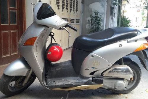 Xe máy 'huyền thoại' từng khiến dân Việt mê mẩn: Sự 'biến mất' kì lạ của loại xe Honda từng cạnh tranh với SH, chỉ nhà giàu mới dám mua