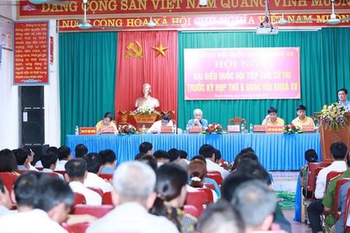 Chủ tịch Đỗ Văn Chiến tiếp xúc cử tri tại huyện Thanh Chương
