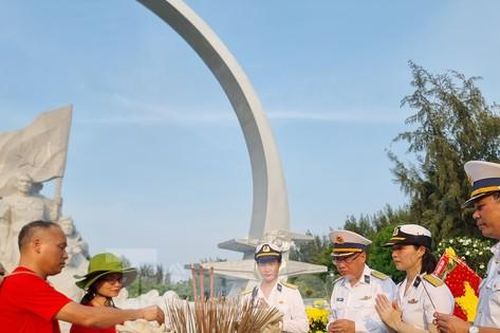 Lời tự vấn của thanh niên trước tượng đài chiến sĩ Gạc Ma