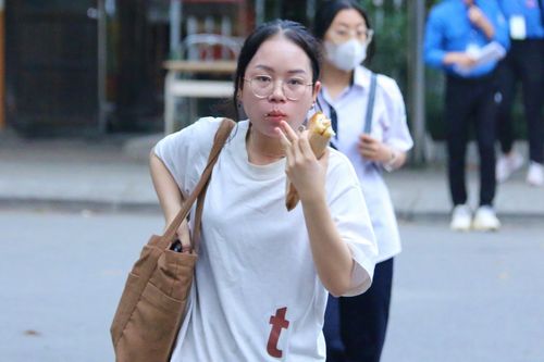 Đi xuyên đêm về Hà Nội để tranh suất vào đại học