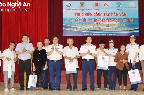 Khám, cấp phát thuốc miễn phí và tặng quà cho người dân tại Nghi Lộc