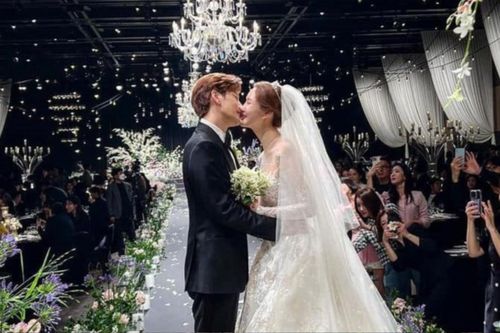 Lee Da Hae 'khóa môi' Se7en đầy tình tứ tại đám cưới cổ tích