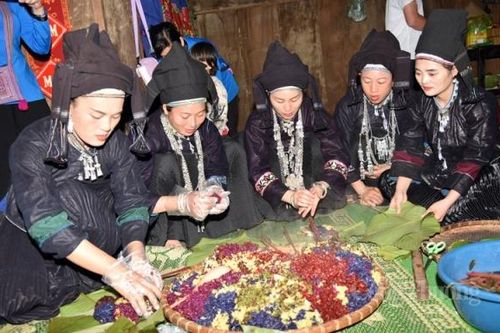 Độc lạ món xôi bảy màu của dân tộc Nùng Dín