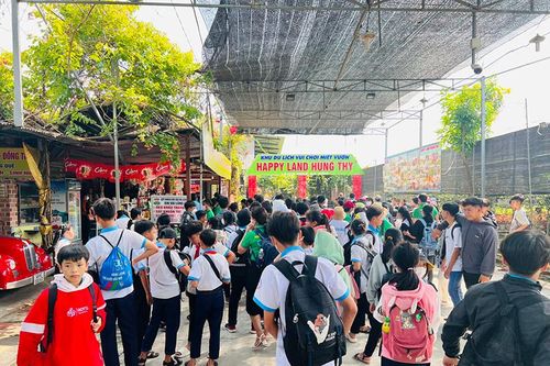 Hàng vạn du khách đến Đồng Tháp tham quan, mua sắm, du lịch dịp nghỉ lễ