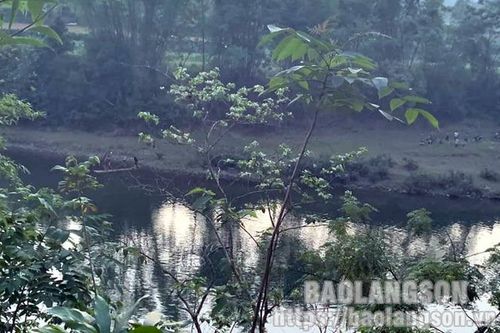 Rủ nhau tắm sông, 1 nam sinh bị cuốn trôi
