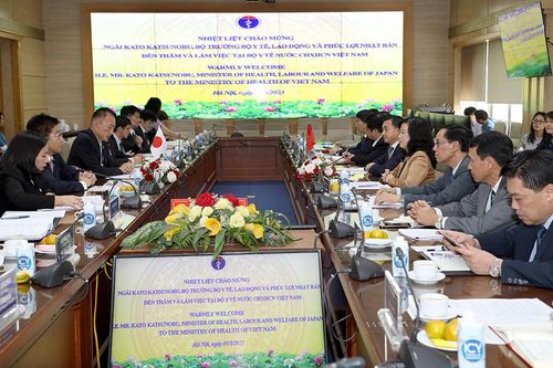 Bộ trưởng Đào Hồng Lan tiếp, làm việc với Bộ trưởng Bộ Y tế, Phúc lợi và Lao động Nhật Bản