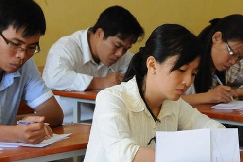 Công chức được cử đi học sau đại học có phải ký cam kết?