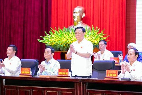 Chủ tịch Quốc hội Vương Đình Huệ tiếp xúc cử tri quận Ngô Quyền, Hải Phòng