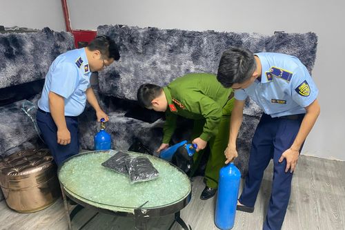 Đánh mạnh 'bóng cười' ở quán bar khu vực phố cổ Hà Nội