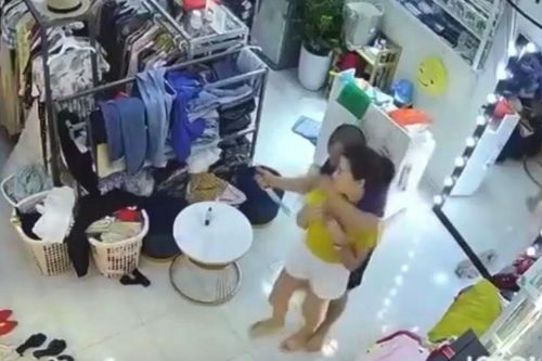 Khởi tố nghi phạm dùng dao đe dọa, cưỡng hiếp người phụ nữ bán quần áo