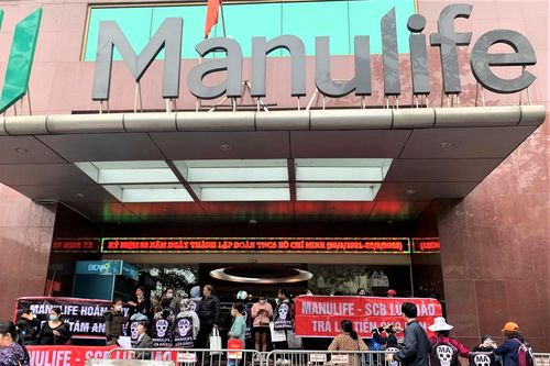 Manulife nói về thỏa thuận ký giấy 'im lặng' để được hoàn tiền