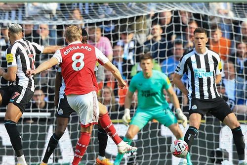 Odegaard lập siêu phẩm, Arsenal thắng thuyết phục Newcastle, thu hẹp khoảng cách với Man City