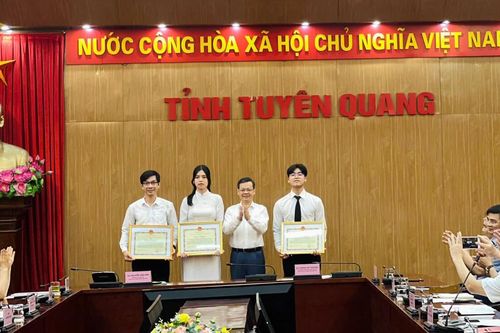 Tuyên Quang dành hơn nửa tỷ đồng cho nhóm học sinh đi thi quốc tế