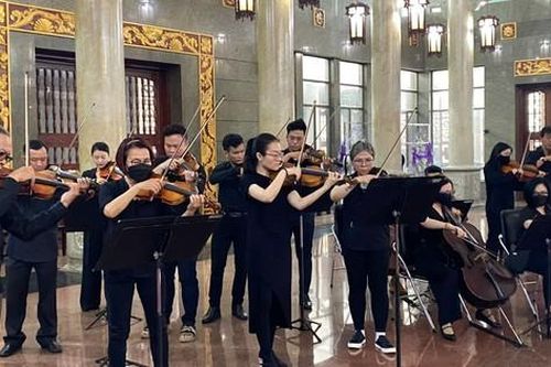 Xúc động bản nhạc 'Trở về đất mẹ' tiễn biệt NSƯT Hồng Vy