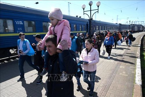 Gấp rút sơ tán dân xung quanh nhà máy điện hạt nhân Zaporizhzhia, Ukraine
