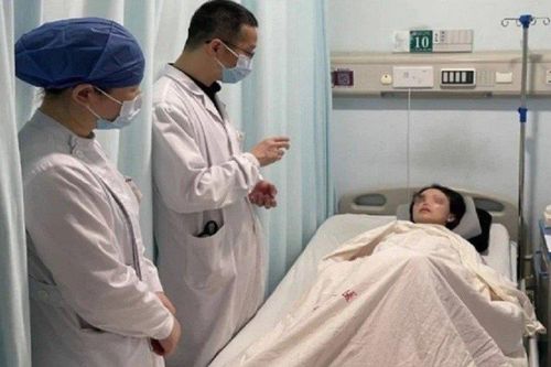 Cô gái mất một bên mắt vì chủ quan với bệnh trĩ