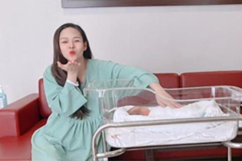 Diễn viên Diễm Hương lần đầu trải lòng sau khi sinh: 'Bước đi đầu tiên sau khi sinh mổ thật sự rất đau'