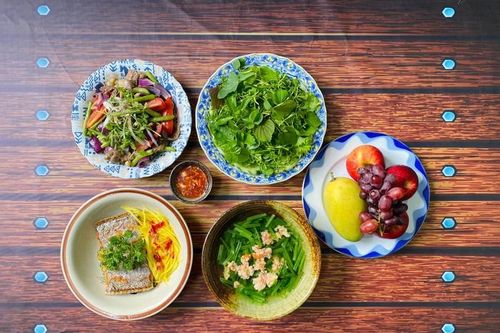 Mâm cơm đơn giản nhưng giàu dinh dưỡng cho cả nhà