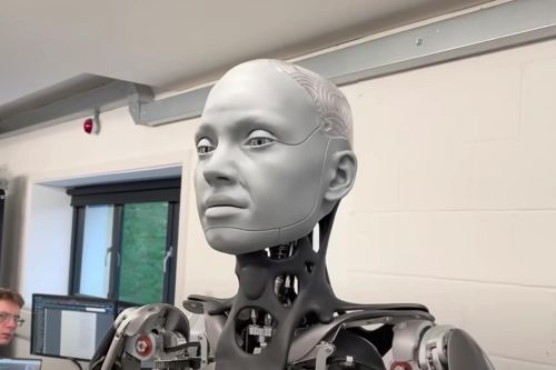 Dạy robot chớp mắt có thể khiến cả thế giới chú ý