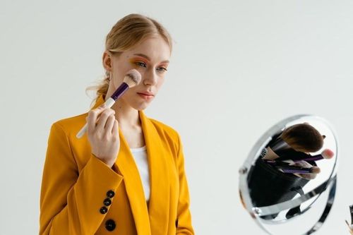 Các loại che khuyết điểm mỏng nhẹ phù hợp mùa hè