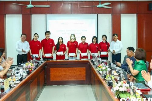 Tiếp thêm động lực, nuôi dưỡng niềm đam mê nghề cho sinh viên báo chí
