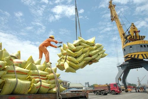 Khơi dòng tiền cho doanh nghiệp sản xuất: Giảm áp lực vốn